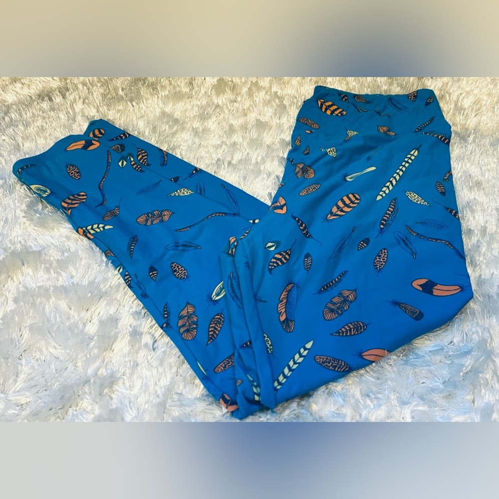 Beautiful pair of LuLaRoe leggings!  Size Tall and Curvy.  TC.  (L/XL/2X)